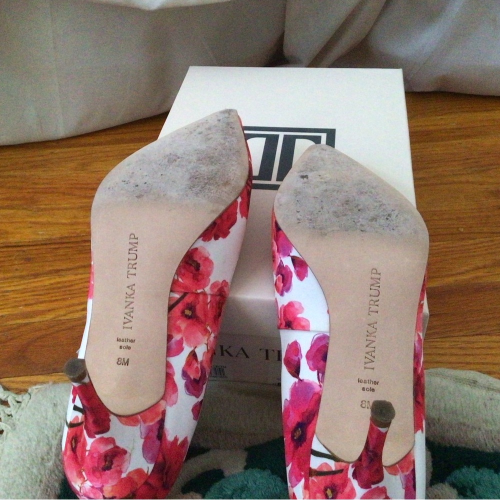 MEDIUM PINK FABRIC FLORAL HIGH HEELS- IVANKA TRUMP “ BONI2- SIZE 8 MED - Picture 7 of 7